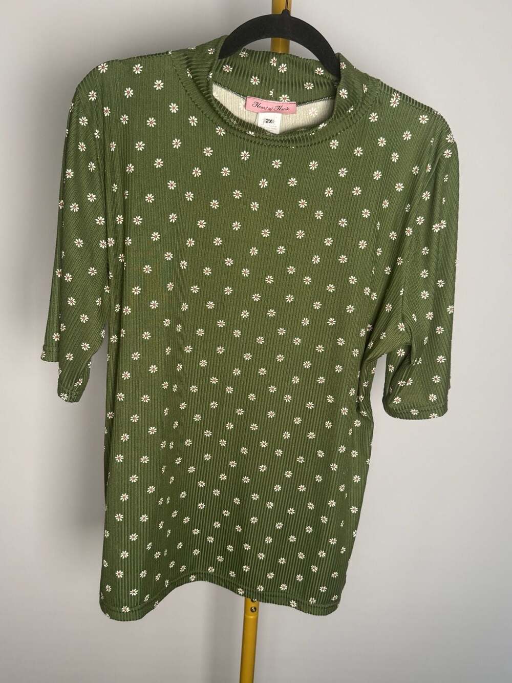 Heart of Haute Ribbed Olive Green Daisy Floral Mock Neck Short Sleeve Top 2XL